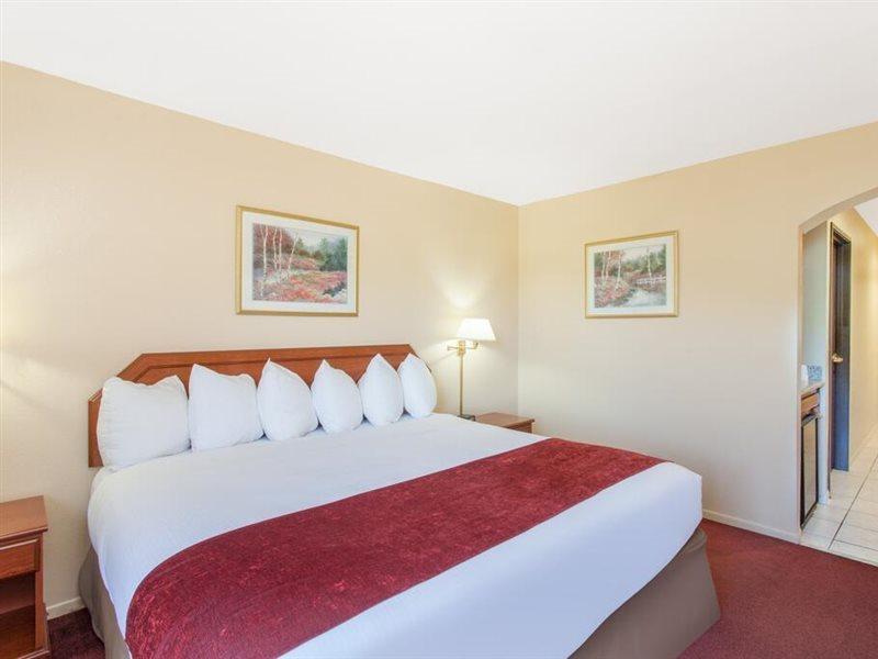Hotel Ramada By Wyndham Fresno Northwest Esterno foto