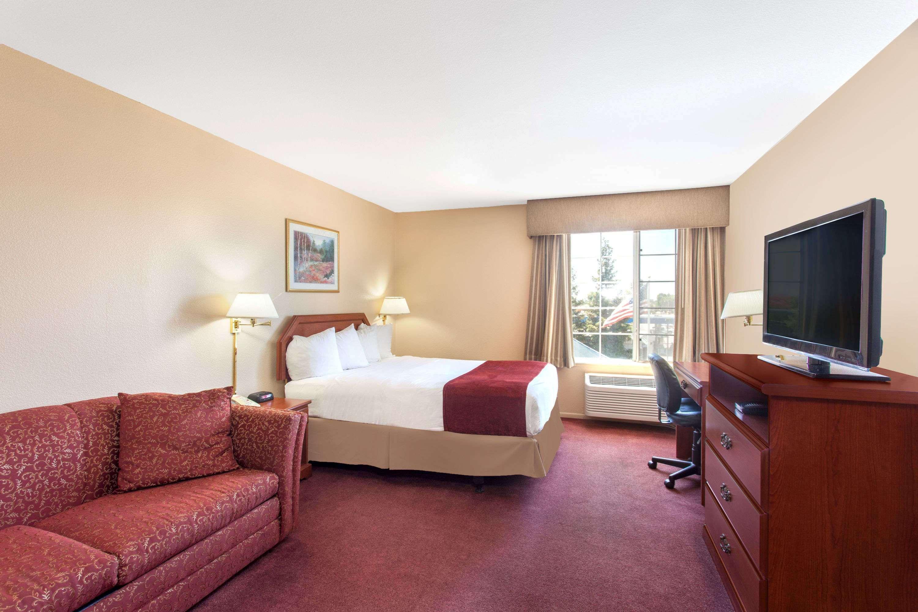 Hotel Ramada By Wyndham Fresno Northwest Esterno foto
