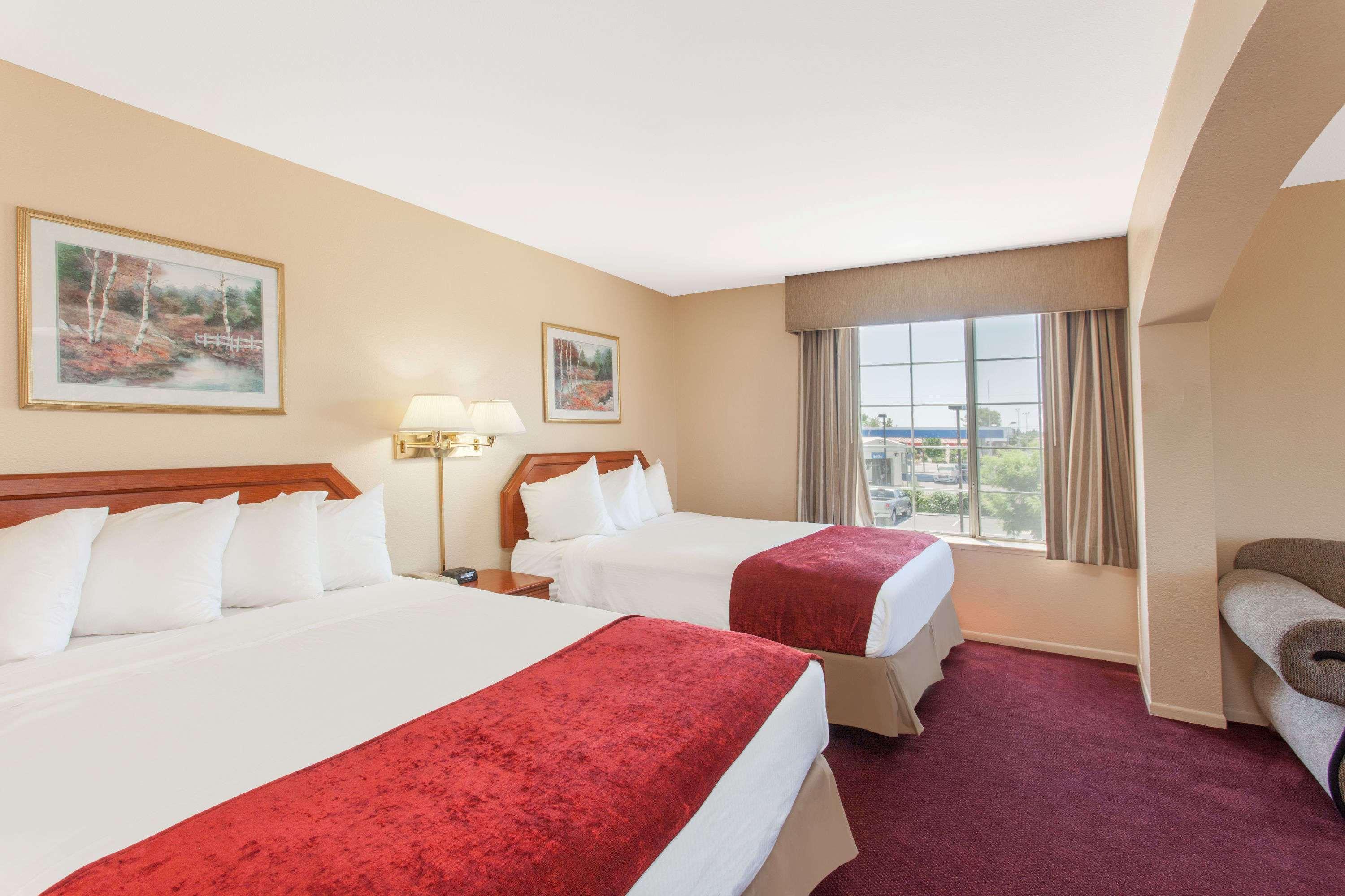 Hotel Ramada By Wyndham Fresno Northwest Esterno foto