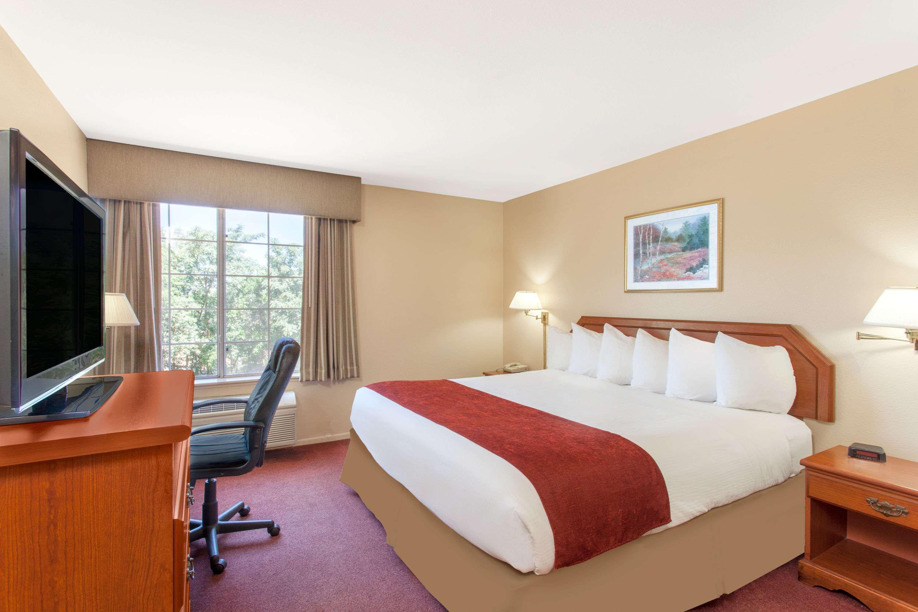 Hotel Ramada By Wyndham Fresno Northwest Esterno foto