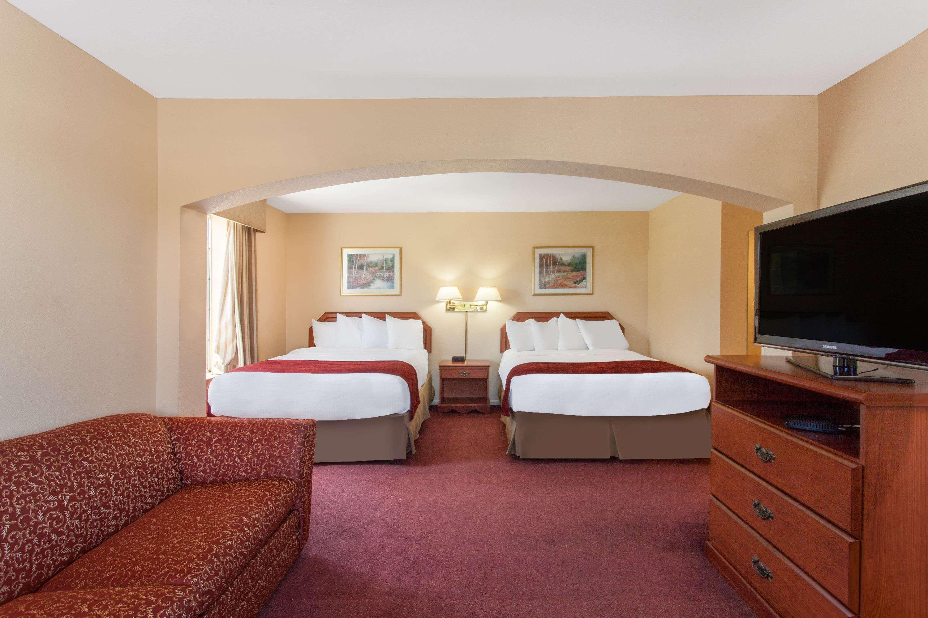 Hotel Ramada By Wyndham Fresno Northwest Esterno foto