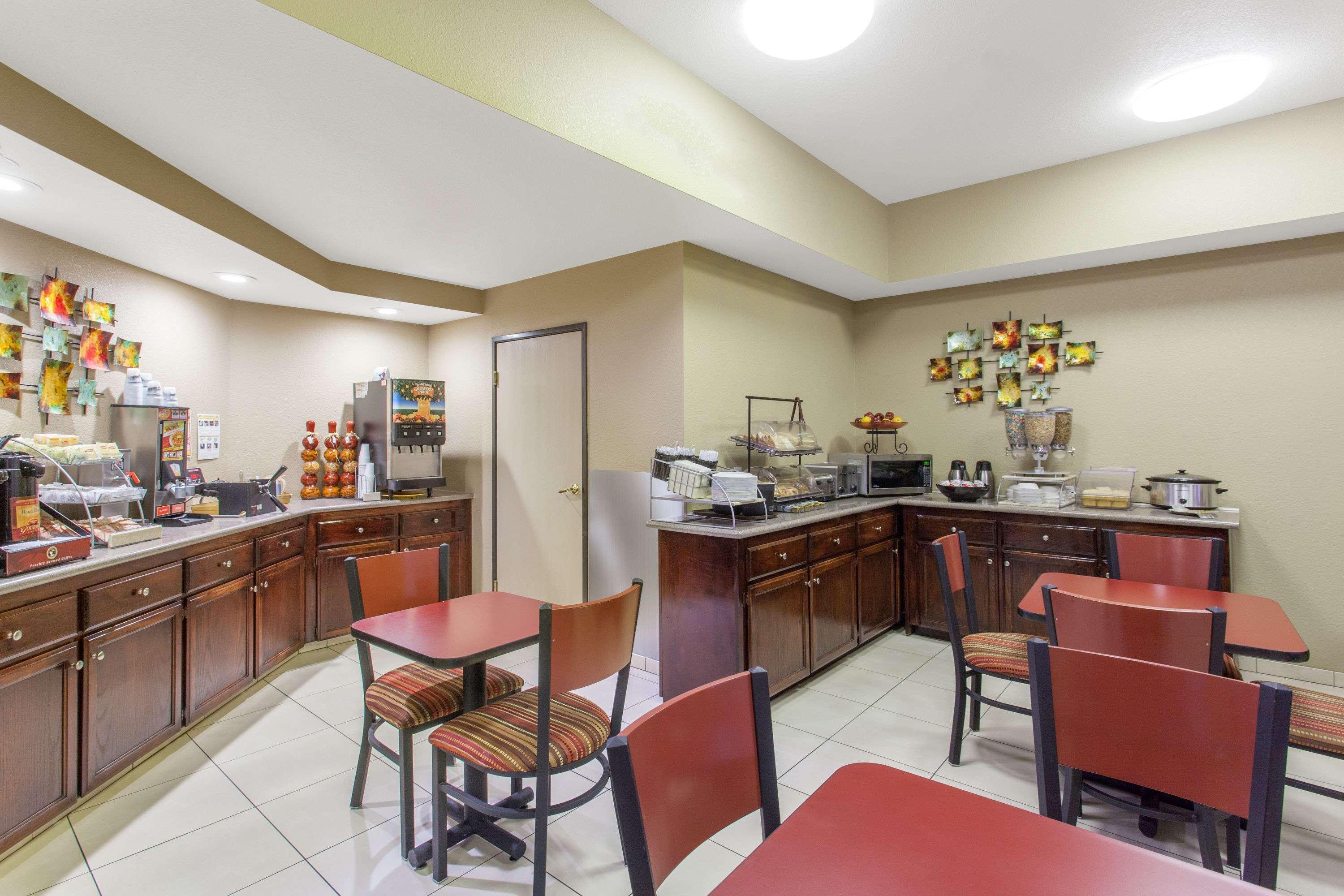 Hotel Ramada By Wyndham Fresno Northwest Esterno foto