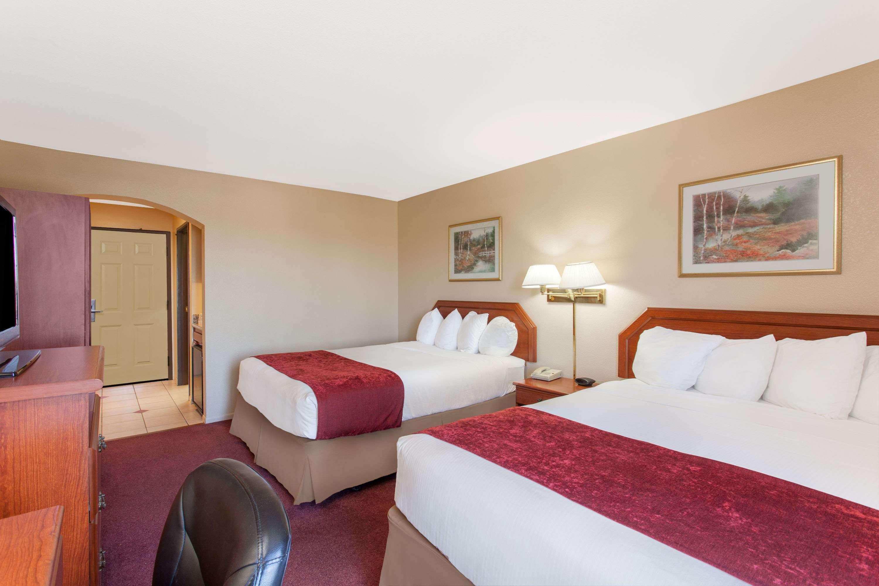 Hotel Ramada By Wyndham Fresno Northwest Esterno foto