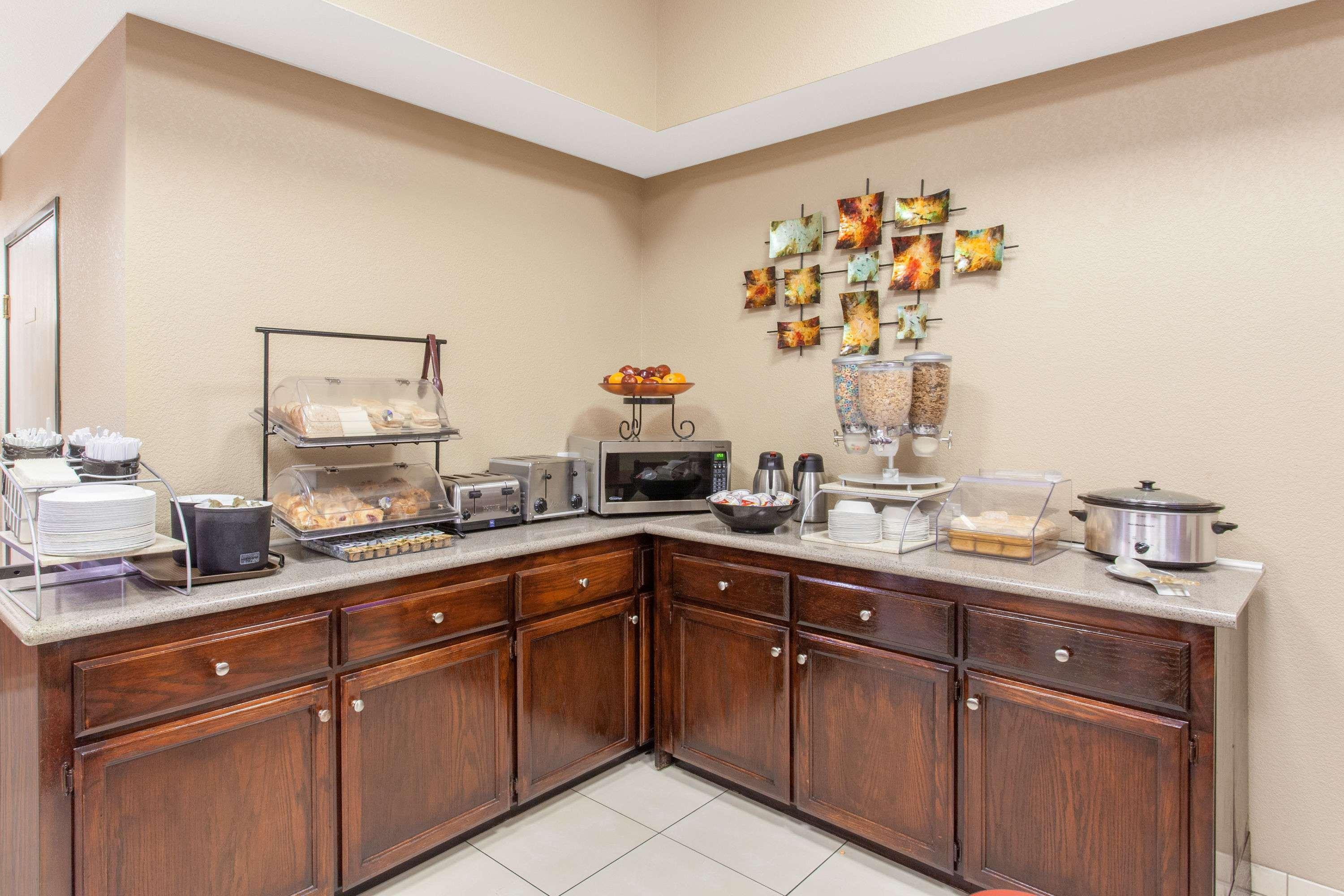 Hotel Ramada By Wyndham Fresno Northwest Esterno foto
