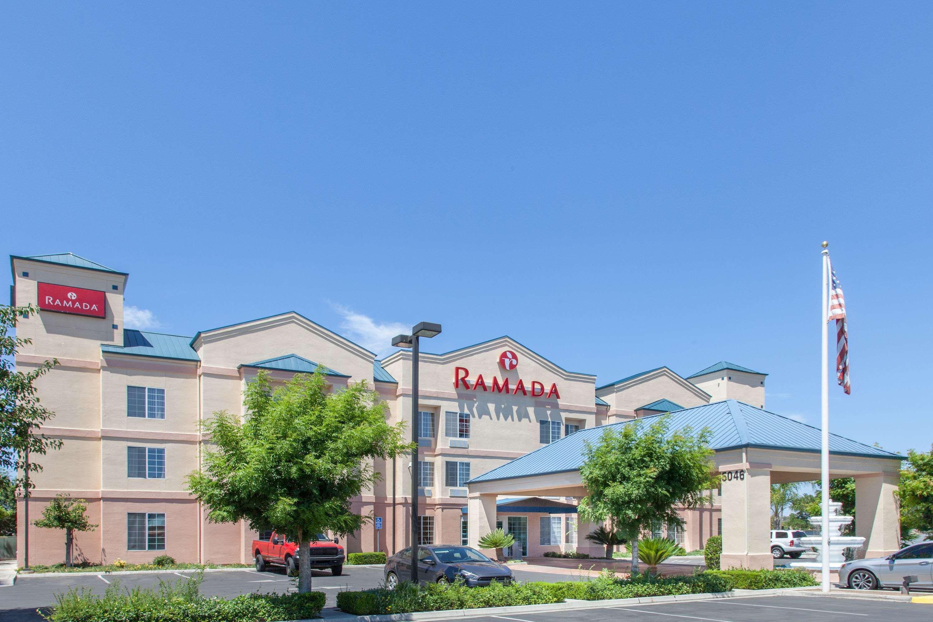 Hotel Ramada By Wyndham Fresno Northwest Esterno foto