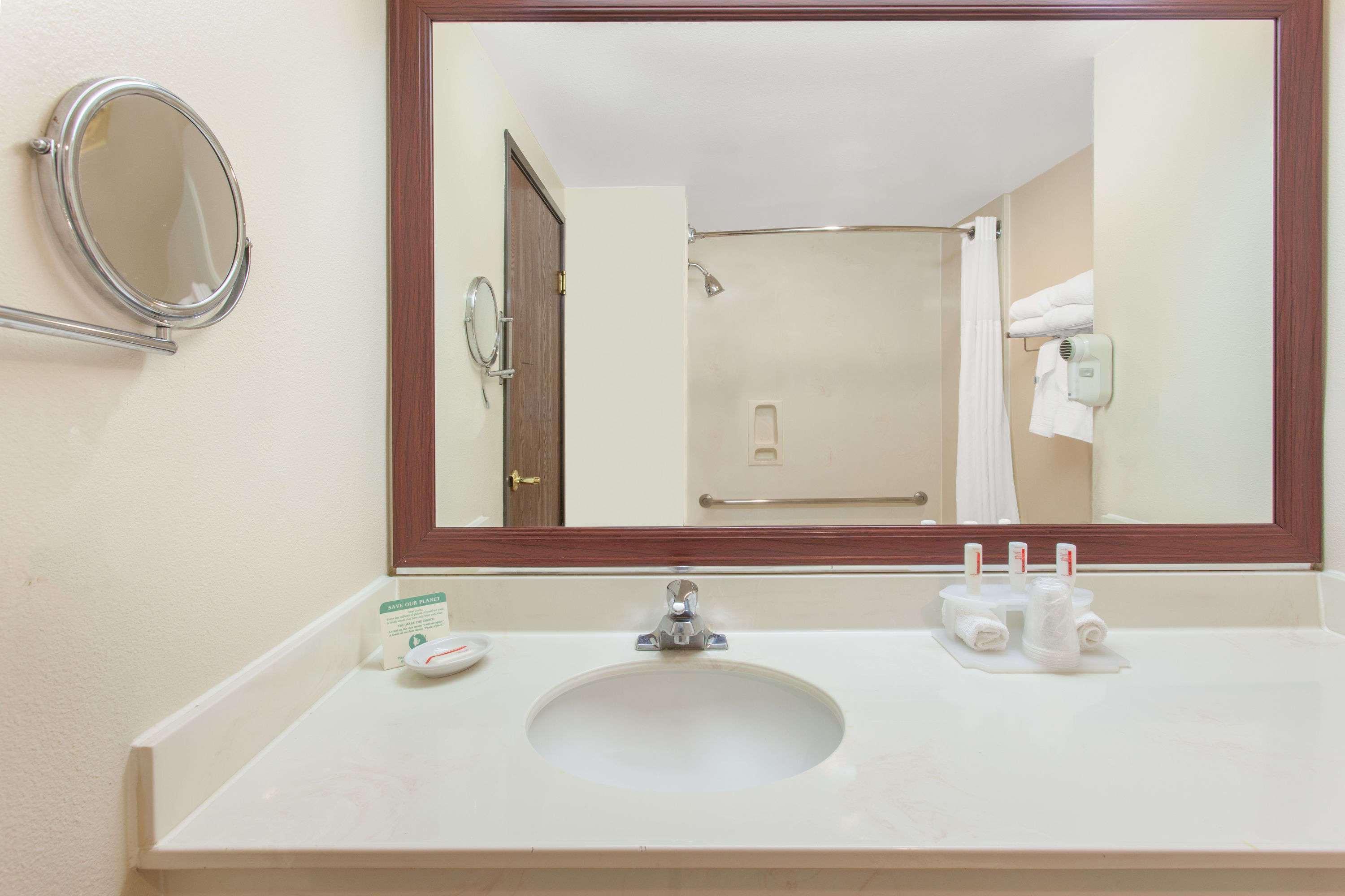 Hotel Ramada By Wyndham Fresno Northwest Esterno foto