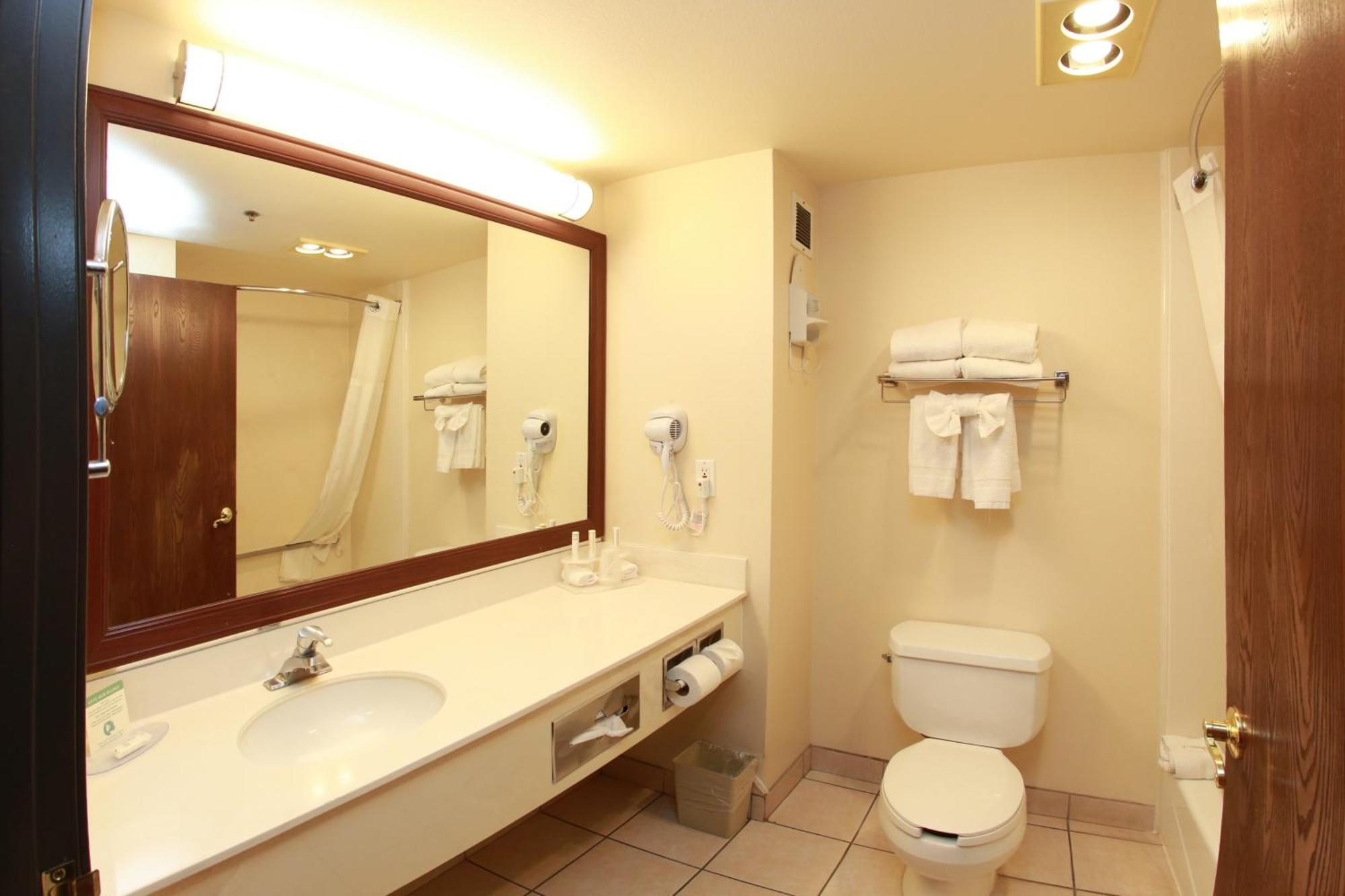 Hotel Ramada By Wyndham Fresno Northwest Esterno foto